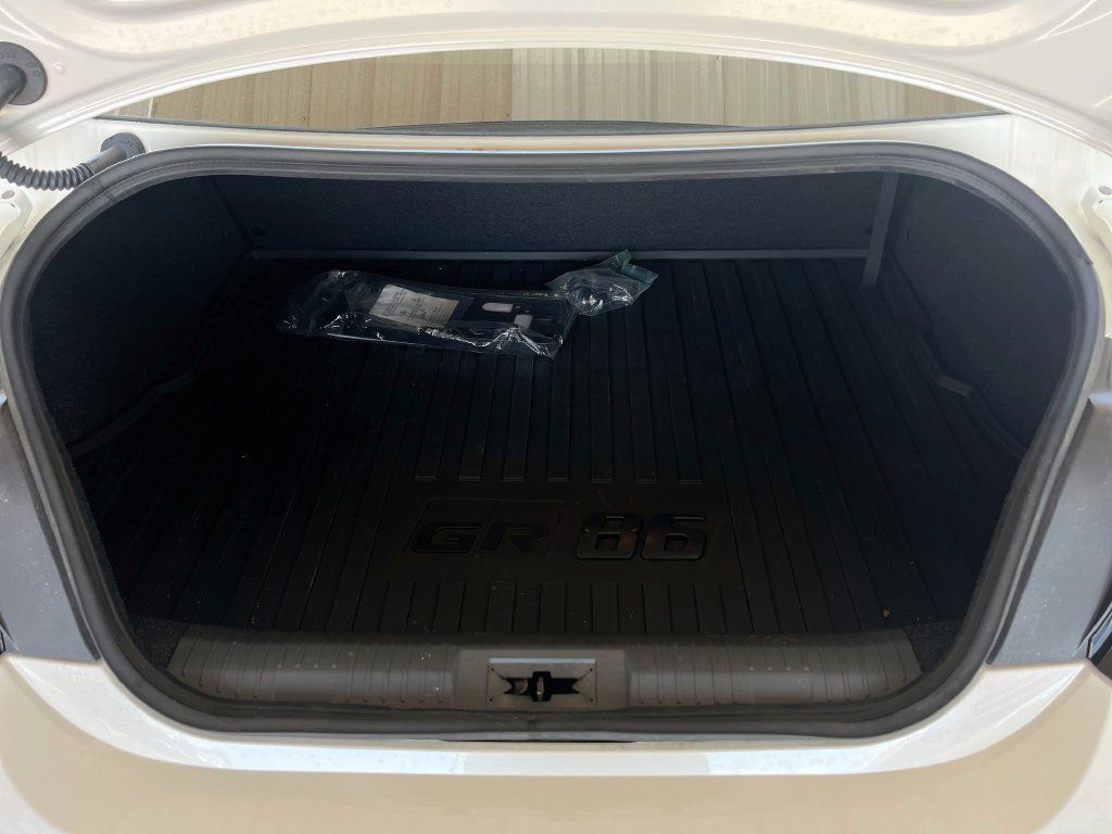 Used 2026 Toyota GR86 Premium w/ ALL Weather Mat Package (TMS) RWD image 24