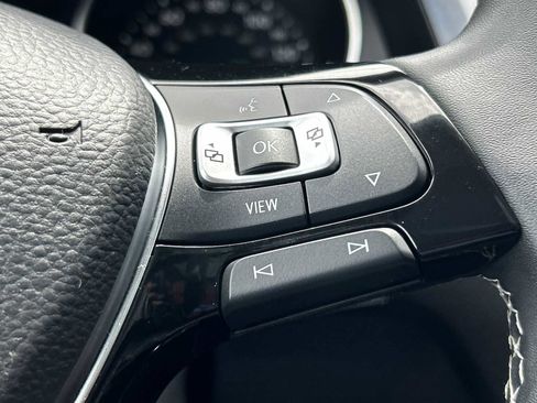 Used 2021 Volkswagen Tiguan SE FWD image 17