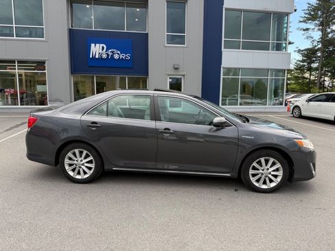 Used 2012 Toyota Camry XLE w/ Leather Pkg FWD image 3