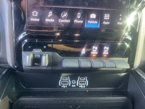 Used 2025 RAM 1500 Laramie w/ Laramie Southwest Edition image 14