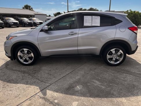 Used 2021 Honda HR-V LX image 7