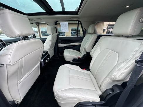 Used 2018 Ford Expedition Platinum image 25