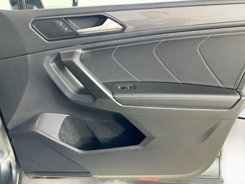 Used 2023 Volkswagen Tiguan SE FWD image 40