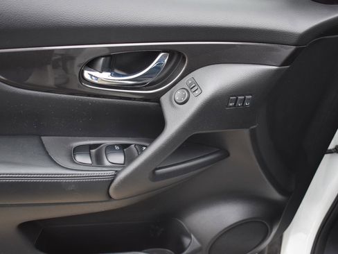 Used 2019 Nissan Rogue SV w/ Sun & Sound Touring Package image 20