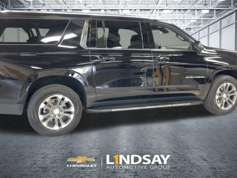 Used 2025 Chevrolet Suburban LT w/ Comfort Package AWD/4WD image 2