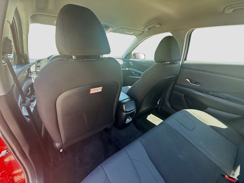 Used 2025 Hyundai Elantra SE FWD image 21