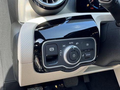 Used 2022 Mercedes-Benz A 220 image 18