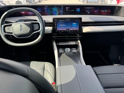 Certified 2025 Lincoln Nautilus Reserve image 9