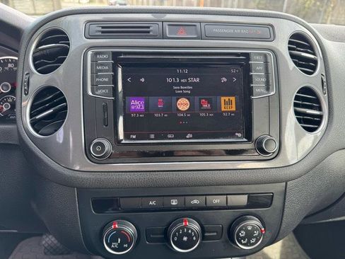 Used 2017 Volkswagen Tiguan Limited w/ Premium Package image 15