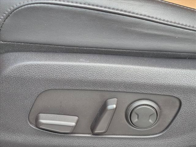 Used 2024 Kia Carnival LX FWD image 4