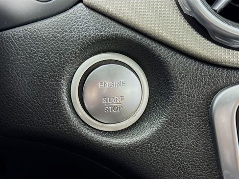 Used 2018 Mercedes-Benz GLA 250 4MATIC image 27