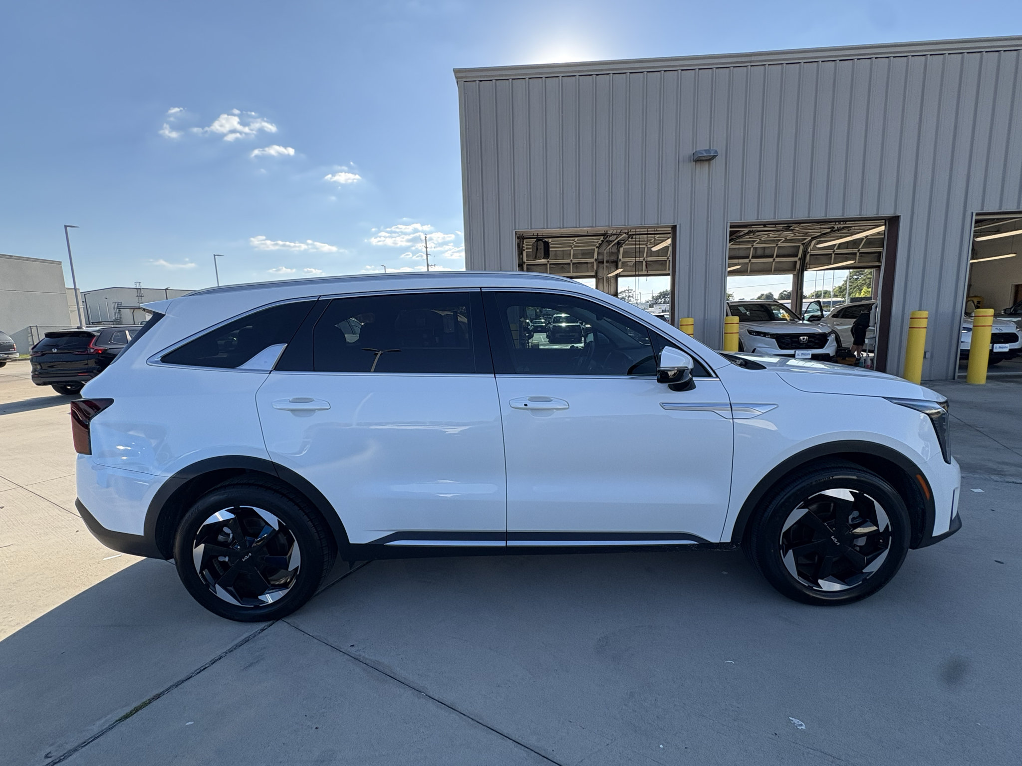 Used 2025 Kia Sorento EX w/ EX Panoramic Sunroof Package FWD image 9