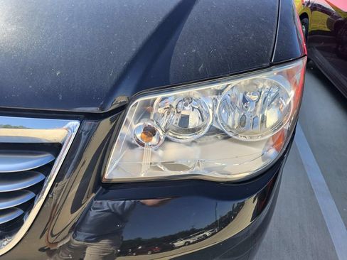 Used 2015 Chrysler Town & Country Touring-L w/ Driver Convenience Group FWD image 7