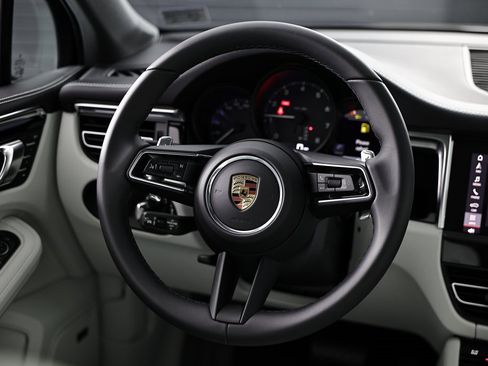 New 2026 Porsche Macan image 28