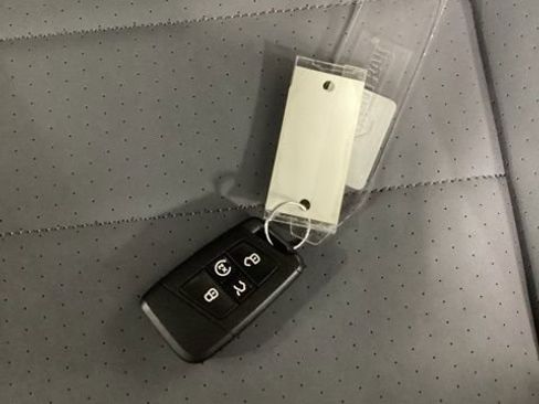 Used 2025 Volkswagen Jetta SE w/ Sunroof Package image 28