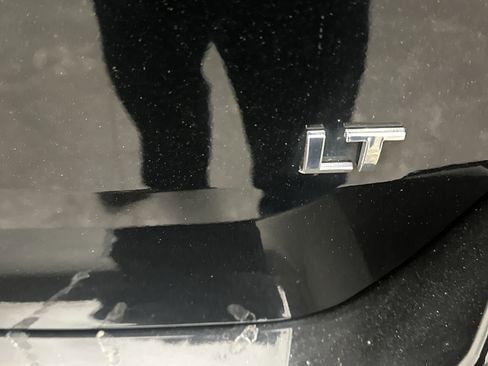 Used 2019 Chevrolet Trax LT w/ LT Convenience Package image 12