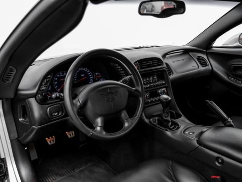 Used 2004 Chevrolet Corvette Z06 w/ Memory Package RWD image 3