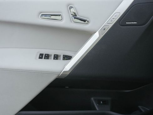 Used 2023 BMW iX xDrive50 w/ Premium Package image 26