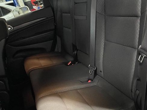 Used 2020 Jeep Grand Cherokee Laredo image 7