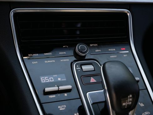 Used 2018 Porsche Panamera 4 image 23