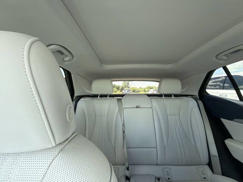 Certified 2025 Buick Envision Avenir AWD/4WD image 28