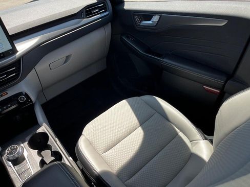 Used 2025 Ford Escape SE FWD image 8