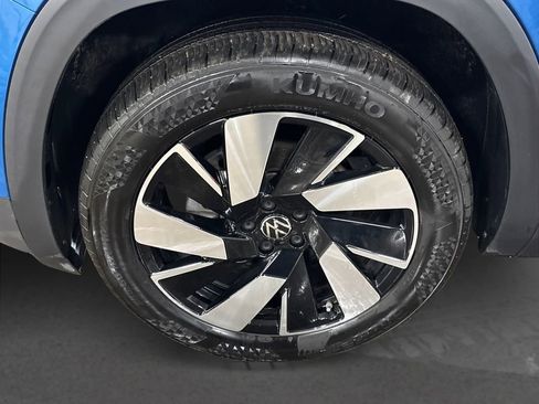 Used 2024 Volkswagen Atlas Cross Sport SE w/ Panoramic Sunroof Package image 12