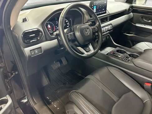 Used 2024 Honda Pilot Touring image 9