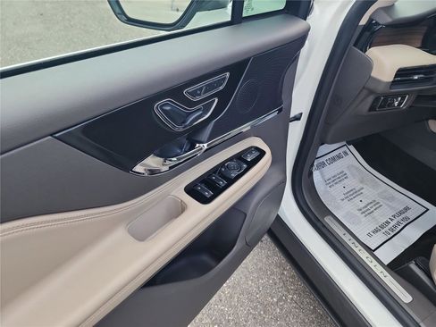 Used 2023 Lincoln Corsair Reserve image 12