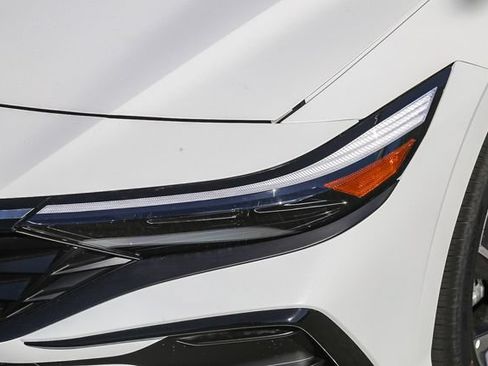 New 2026 Hyundai Elantra Limited FWD image 8