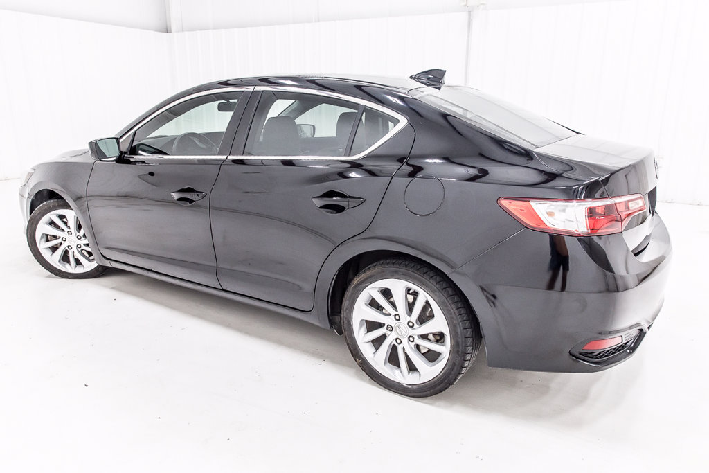 Used 2017 Acura ILX w/ AcuraWatch Plus Package FWD image 4