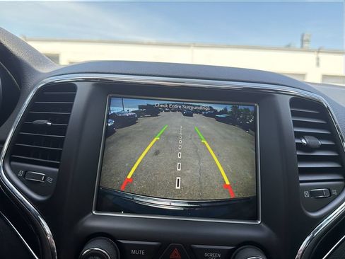 Used 2018 Jeep Grand Cherokee Trailhawk w/ Trailhawk Luxury Group AWD/4WD image 25