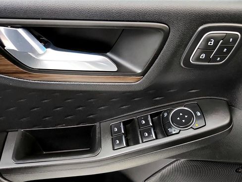 Used 2020 Ford Escape Titanium image 25