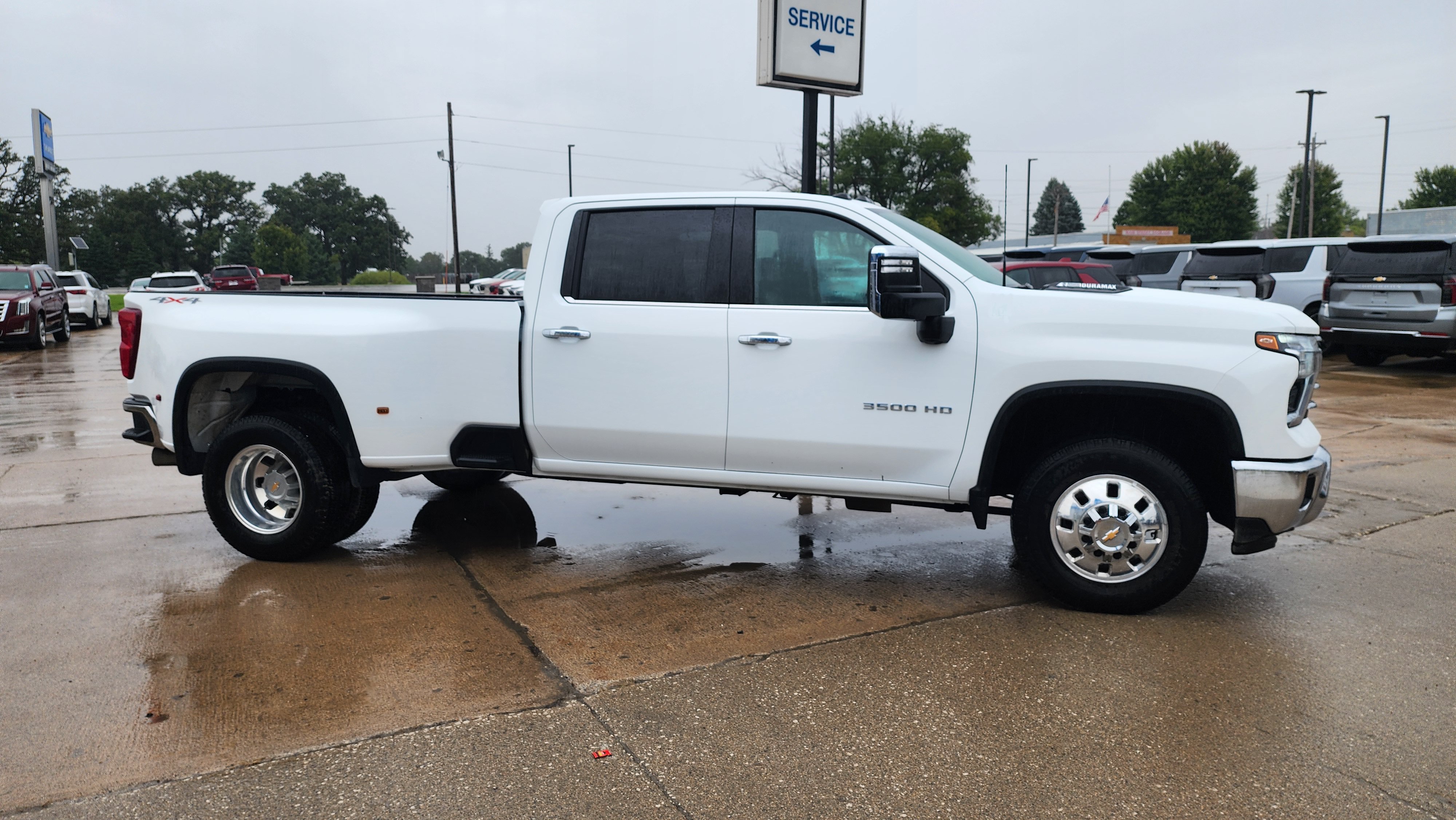 Used 2026 Chevrolet Silverado 3500 LTZ w/ LTZ Convenience Package AWD/4WD image 4