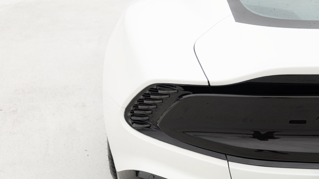 Used 2025 Aston Martin Vanquish RWD image 10