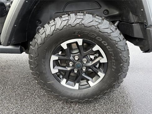 Used 2025 Jeep Wrangler Unlimited Rubicon 4xe w/ Convenience Group AWD/4WD image 19