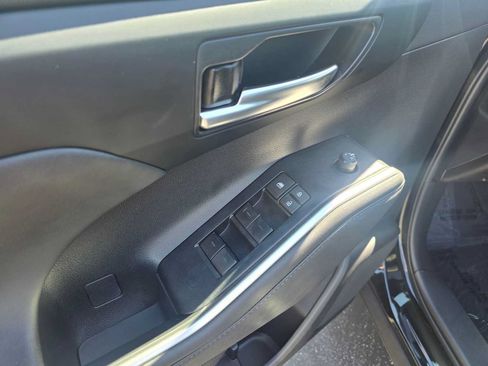 Used 2023 Toyota Highlander XSE FWD image 21
