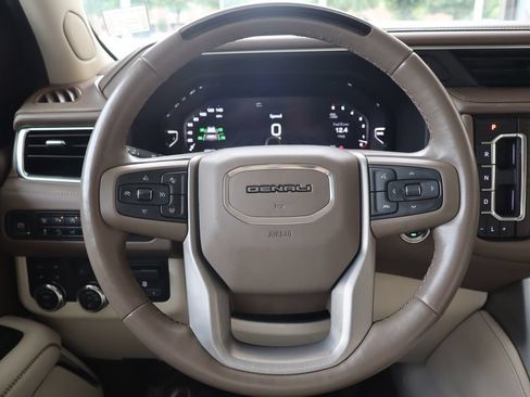 Used 2023 GMC Yukon XL Denali w/ Advanced Technology Package AWD/4WD image 19