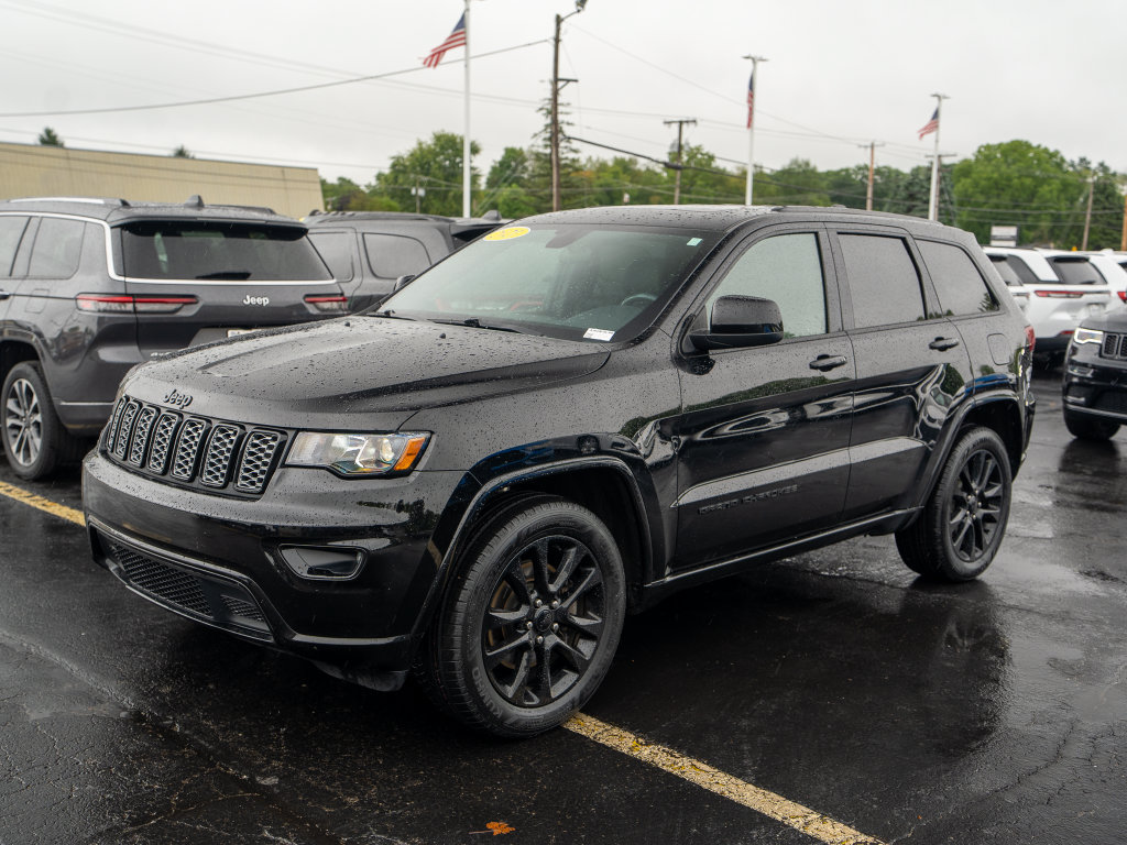 Used 2021 Jeep Grand Cherokee Laredo X AWD/4WD image 2