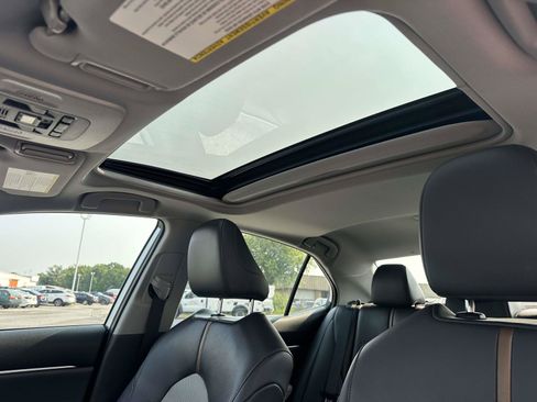 Used 2020 Toyota Camry XLE w/ Sunroof Package FWD image 8