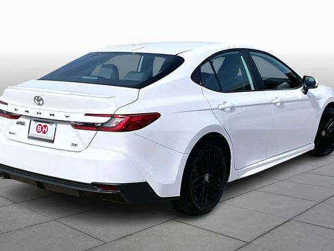Used 2025 Toyota Camry SE image 13