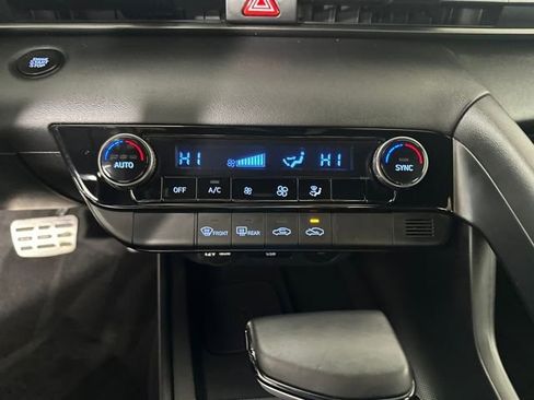 Certified 2025 Hyundai Elantra Sport image 23