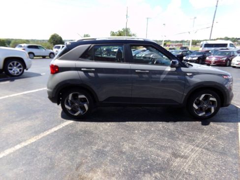 Used 2023 Hyundai Venue Limited FWD image 52