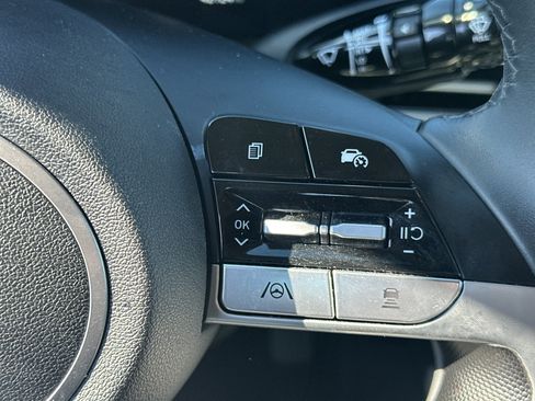 Used 2024 Hyundai Elantra Limited image 25