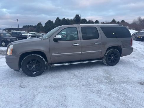 Used 2013 GMC Yukon XL Denali image 3