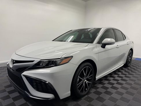Used 2024 Toyota Camry SE FWD image 3