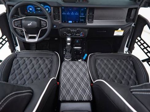 Used 2025 Ford Bronco 4-Door image 2