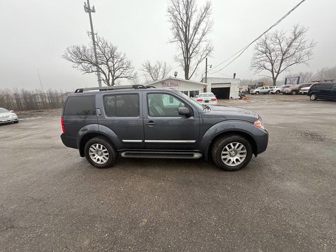 Used 2011 Nissan Pathfinder LE w/ Navigation Pkg image 5