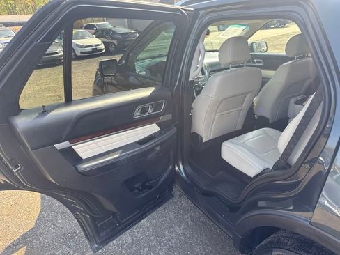 Used 2016 Ford Explorer Platinum AWD/4WD image 38