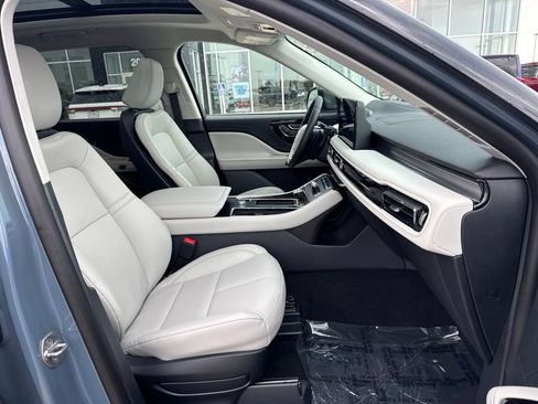 New 2026 Lincoln Aviator AWD image 31